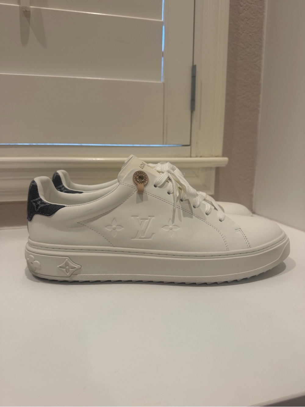 Louis Vuitton White Leather Low-Top Sneakers with Black Heel Tab
